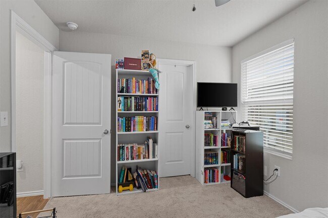 Building Photo - 12701 Brahmin Dr