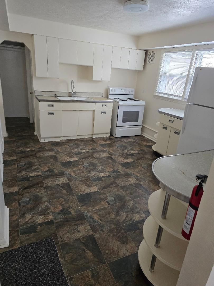 Kitchen - 834 Lane Blvd