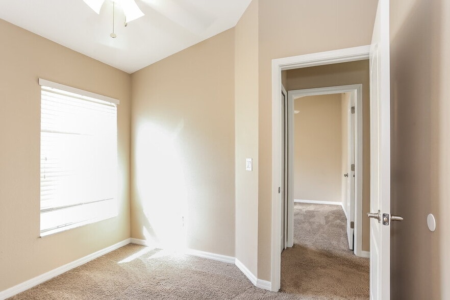 Building Photo - 7804 Maroon Peak Dr