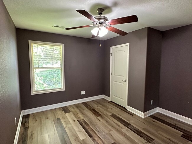 Building Photo - Well Maintained 3 Bed 2 Bath w/ Fence in Waynesville