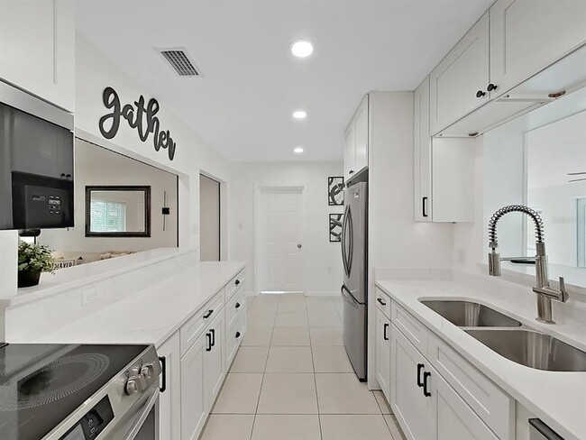 Building Photo - 4610 W Bay Villa Ave