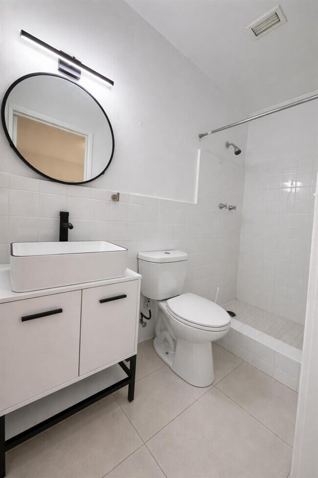 Building Photo - $2,450 1942 Funston Street #1-5