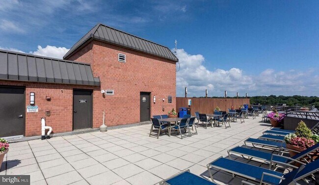 Building Photo - 1024 N Utah St