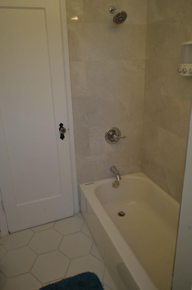 Building Photo - 286 Fulton Ave