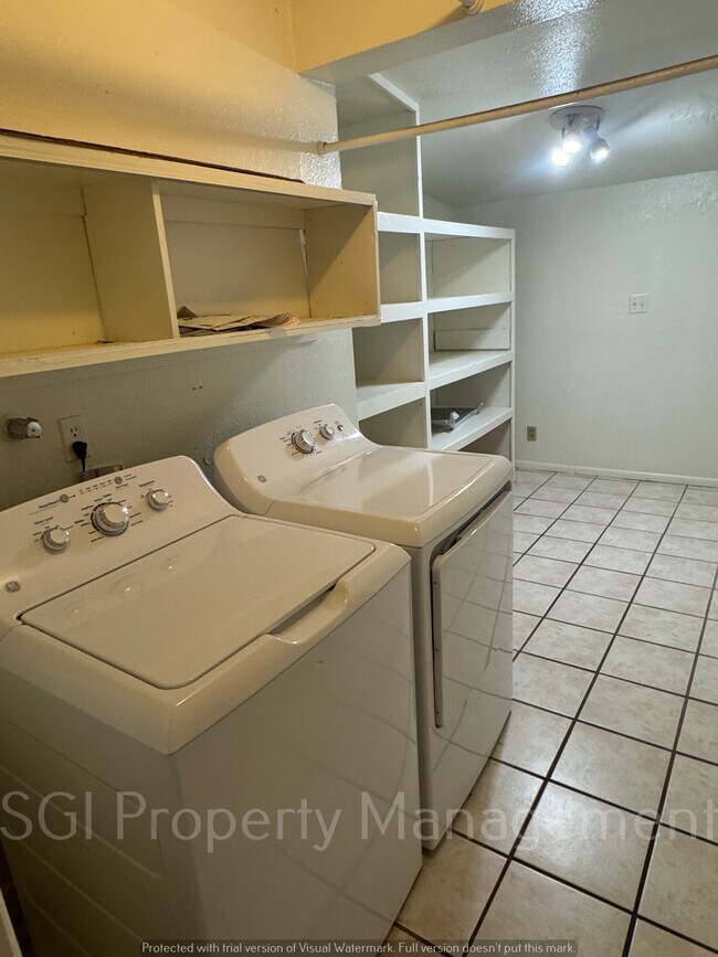Building Photo - 3817 W Frier Dr