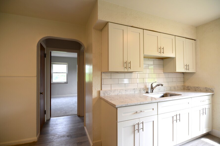 Building Photo - 5070 Anderson Pl