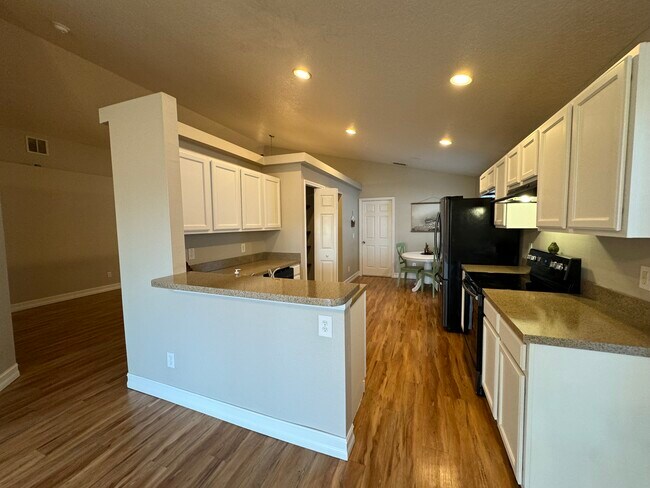 Building Photo - 322 Halstead Dr