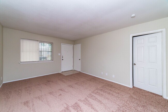 Building Photo - 1-Bedroom in North Point