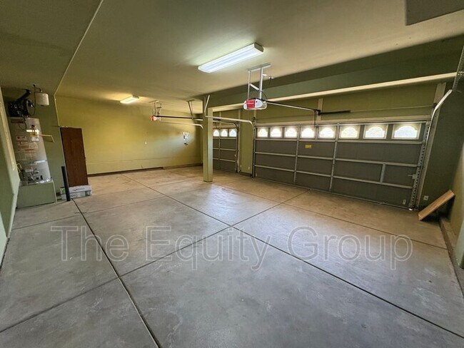 Building Photo - 3116 W Buena Vista Ave