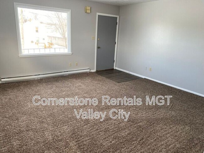 Building Photo - 805-827 3rd St SW