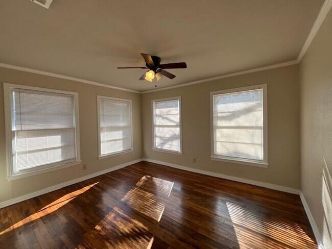 Building Photo - 1105 Fisher St