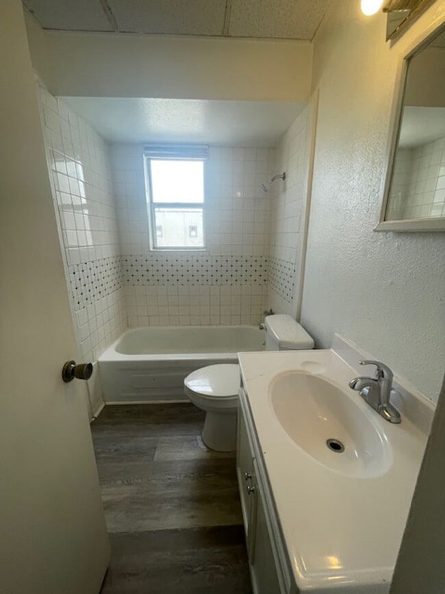 Building Photo - North Bay / central Portland area-Affordable rental-$99 move-in special
