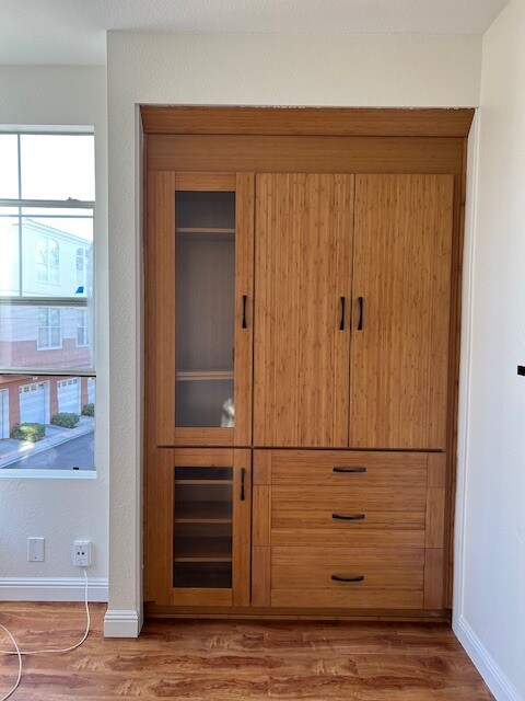 Building Photo - 1020 S San Marino Way