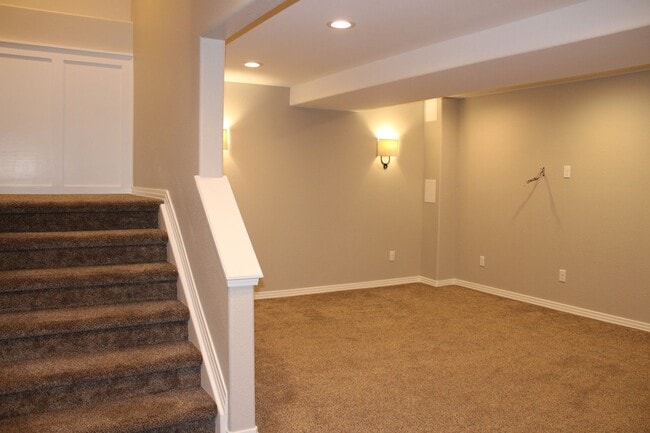 Building Photo - 5250 Corbett Dr