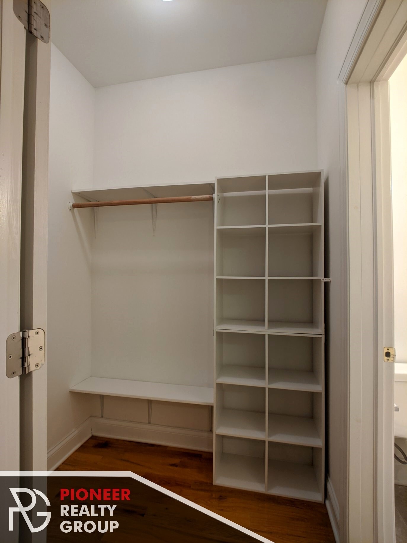 Building Photo - 546 W Wellington Ave