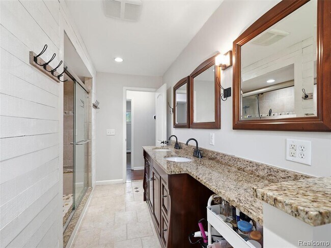 Building Photo - 39582 Burton Dr