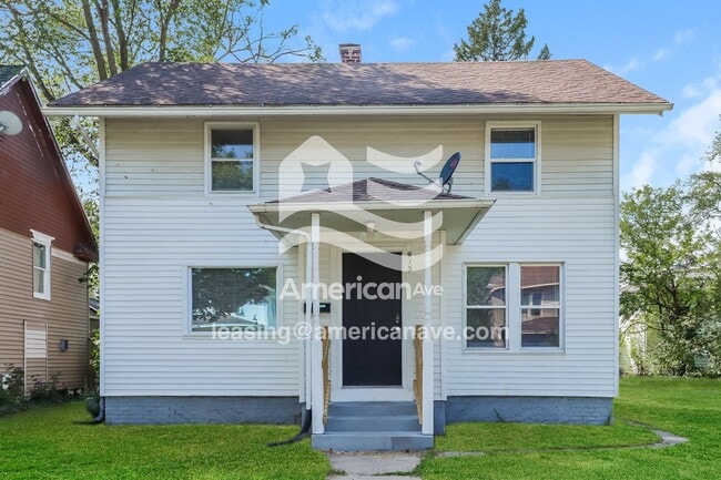 Building Photo - 913 College St