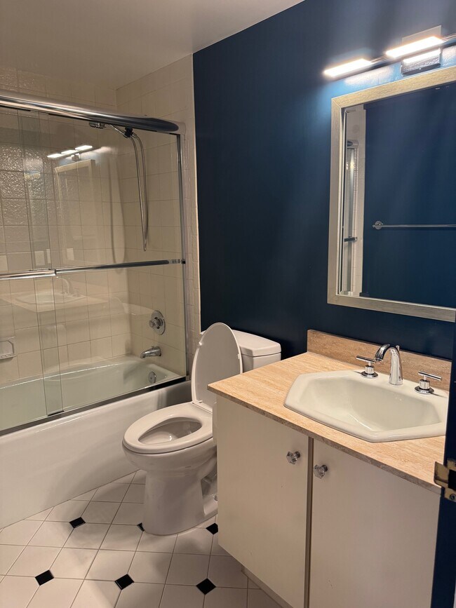 Building Photo - 3101 New Mexico Ave NW