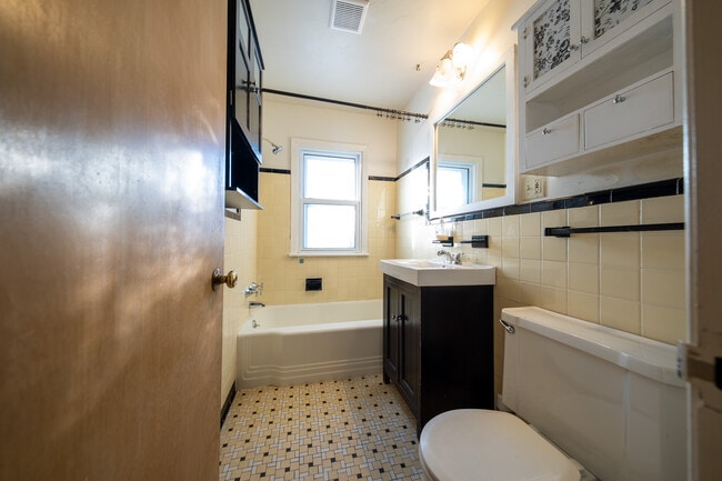 Building Photo - 5922 Portland Ave