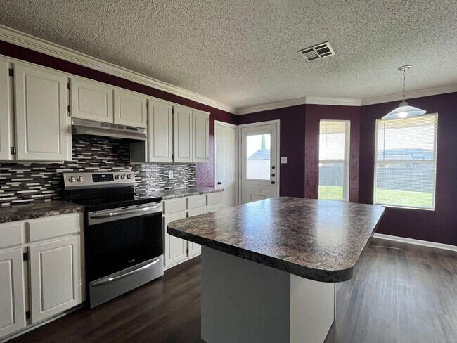 Building Photo - 4509 Lloyd Dr