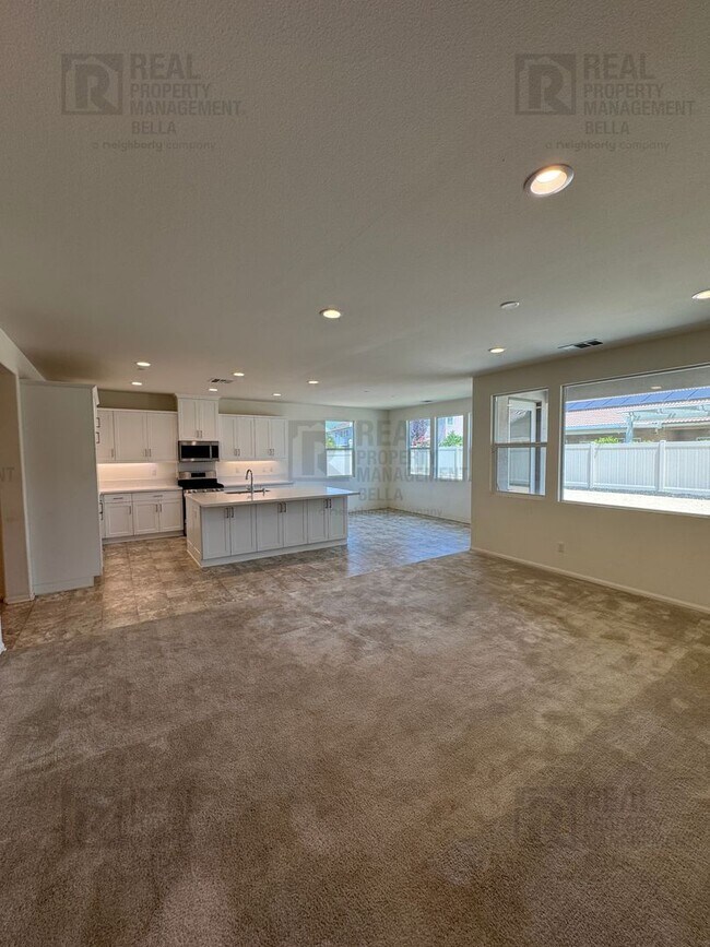 Building Photo - Single-Story Comfort & Style in Prime Heme...