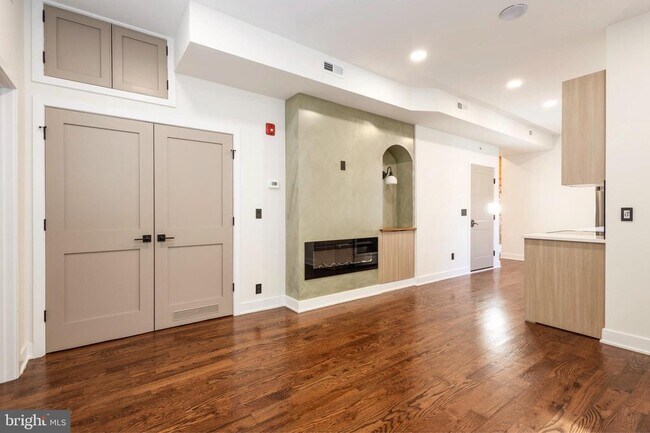 Building Photo - 1613 N 33rd St