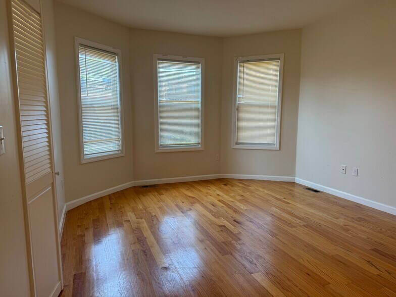 Building Photo - 52 Percival St