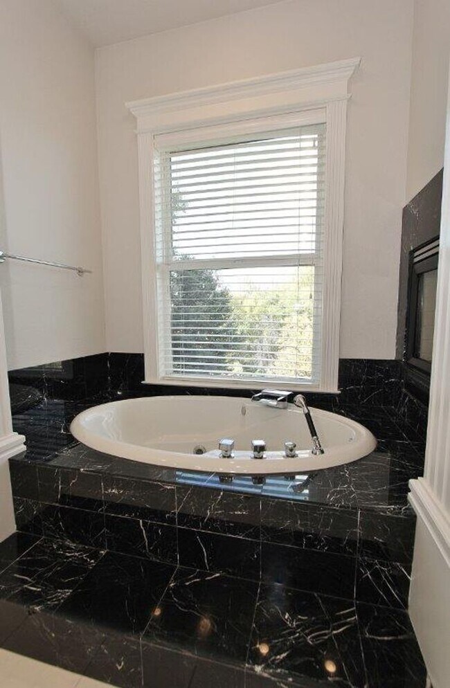 Building Photo - Immaculate & Captivating Home in Lexington Hills