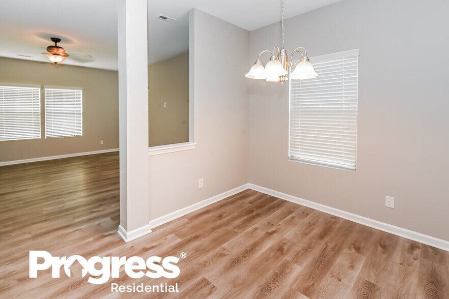 Building Photo - 3343 Saddlebrook Dr