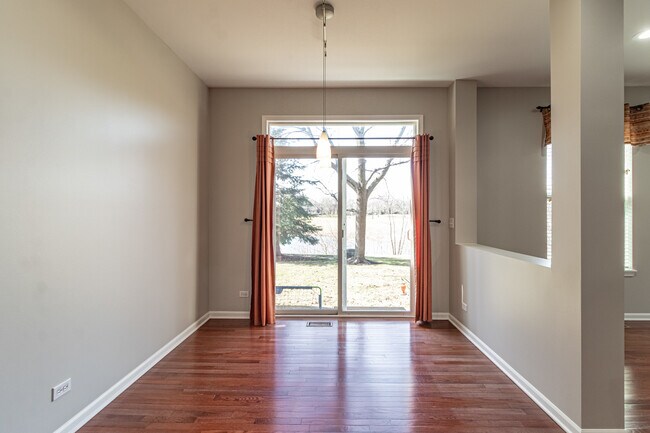 Building Photo - 1858 Crenshaw Cir