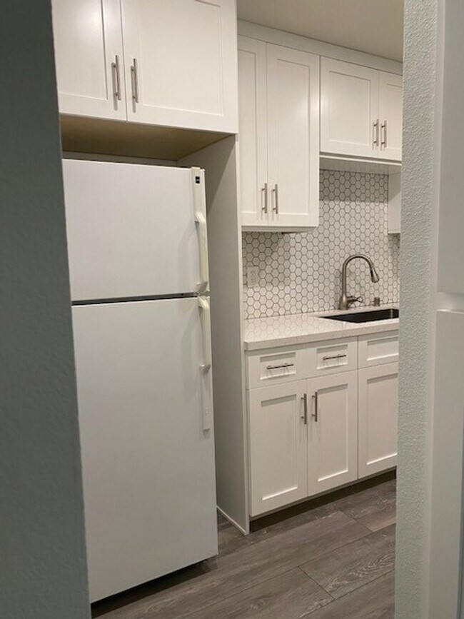 Building Photo - Peaceful Coastal Living in Encinitas