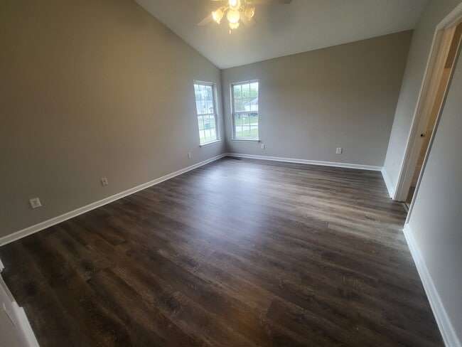 Building Photo - 110 Kenwood Dr