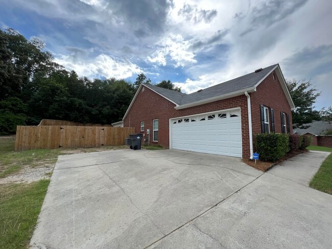 Building Photo - 707 Porter Ln