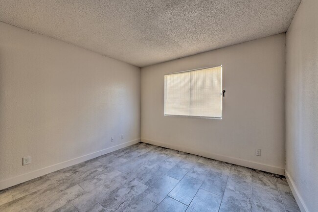 Building Photo - 2977 Juniper Hills Blvd
