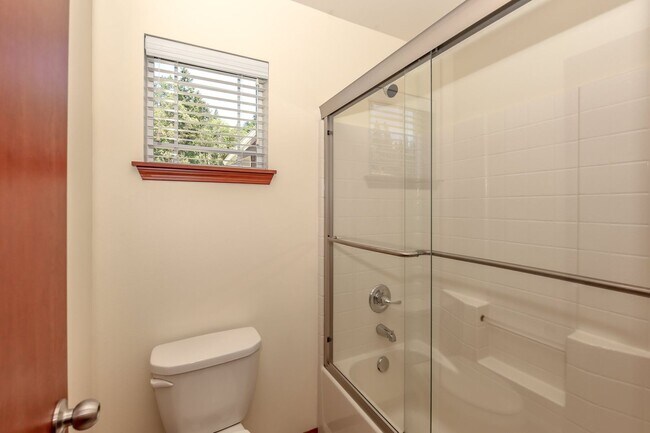Building Photo - Spacious 4-Bedroom DuPont Home with AC