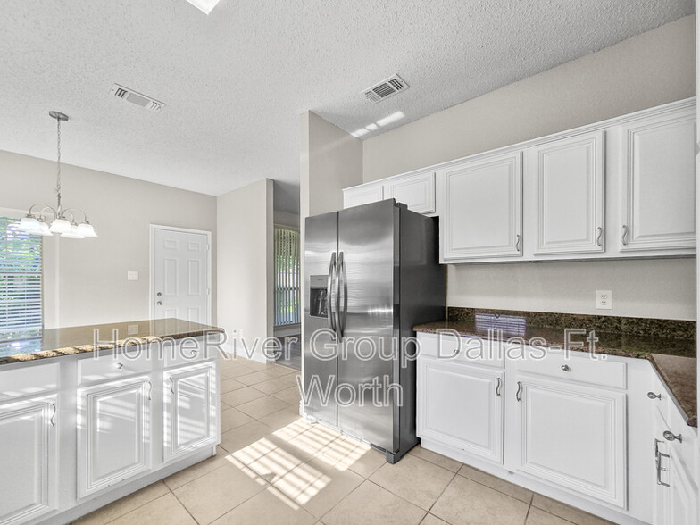 Building Photo - 2215 Green Mere Dr