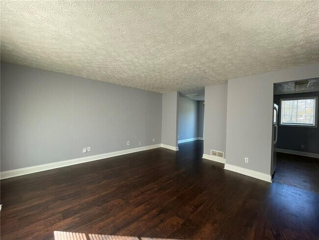 Building Photo - 1001 Traymore Dr