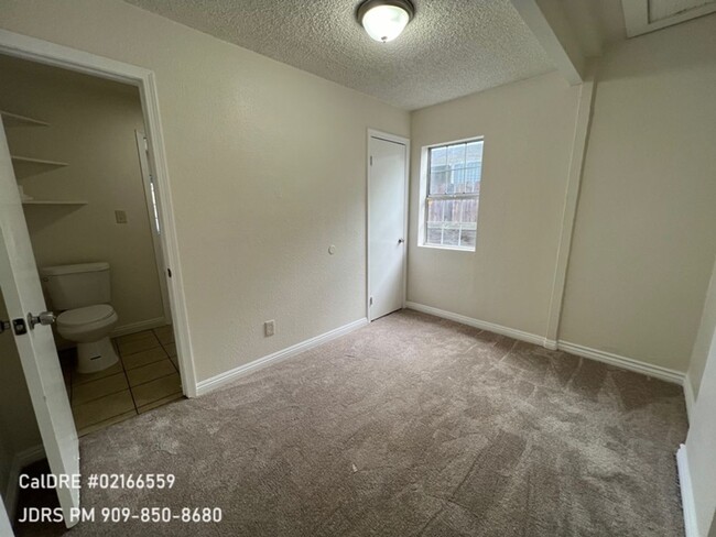 Building Photo - Rialto 2 bedroom Home