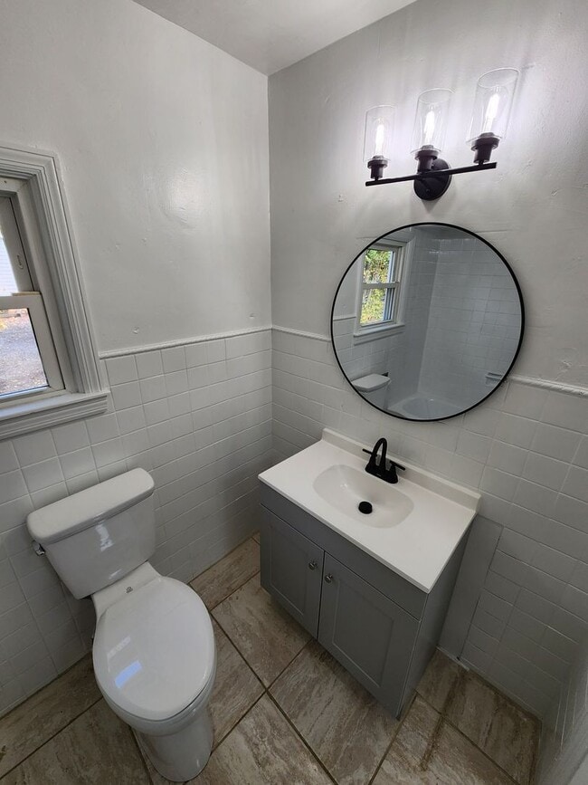 Building Photo - Cozy 3BR Home in Elida - $1,595 - Fully Re...