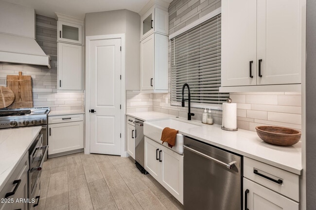 Building Photo - 6615 E Libby St