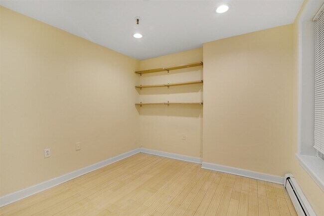 Building Photo - 319 Barrow St