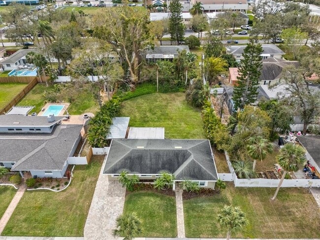 Building Photo - 605 Gardenia St