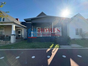 Building Photo - Three Bedroom House | Updated