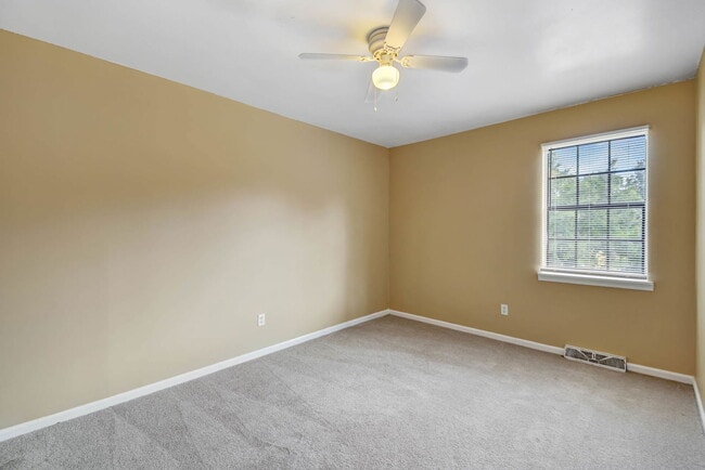Building Photo - 2318 Applebee Way