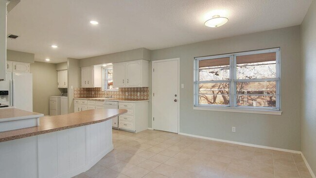 Building Photo - 1822 Greenwood Ln
