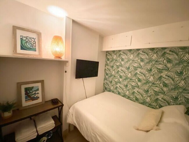 Building Photo - Waikiki - Ilikai Marina - Fully furnished ...