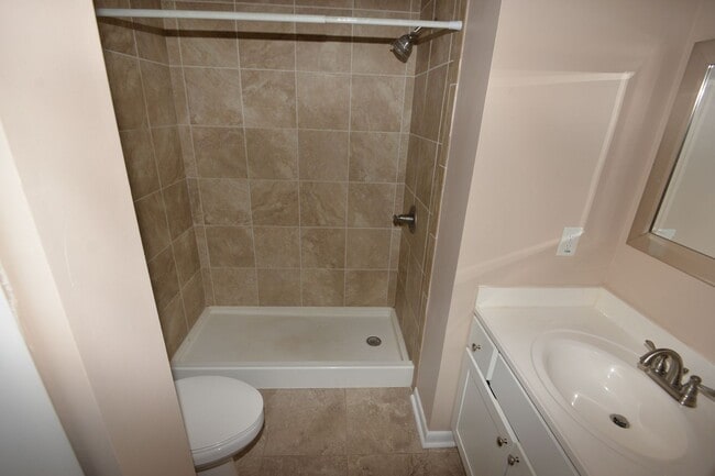 Building Photo - Updated Townhome in Larkspur Meadows