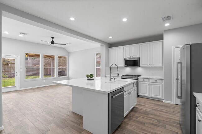 Building Photo - 15 Patina Pines Pl