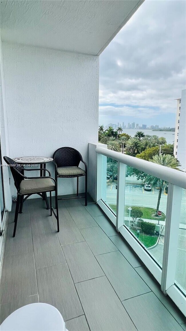 Building Photo - 7900 Harbor Island Dr