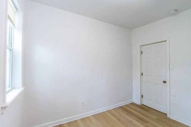 Building Photo - Newly rehabbed with central air